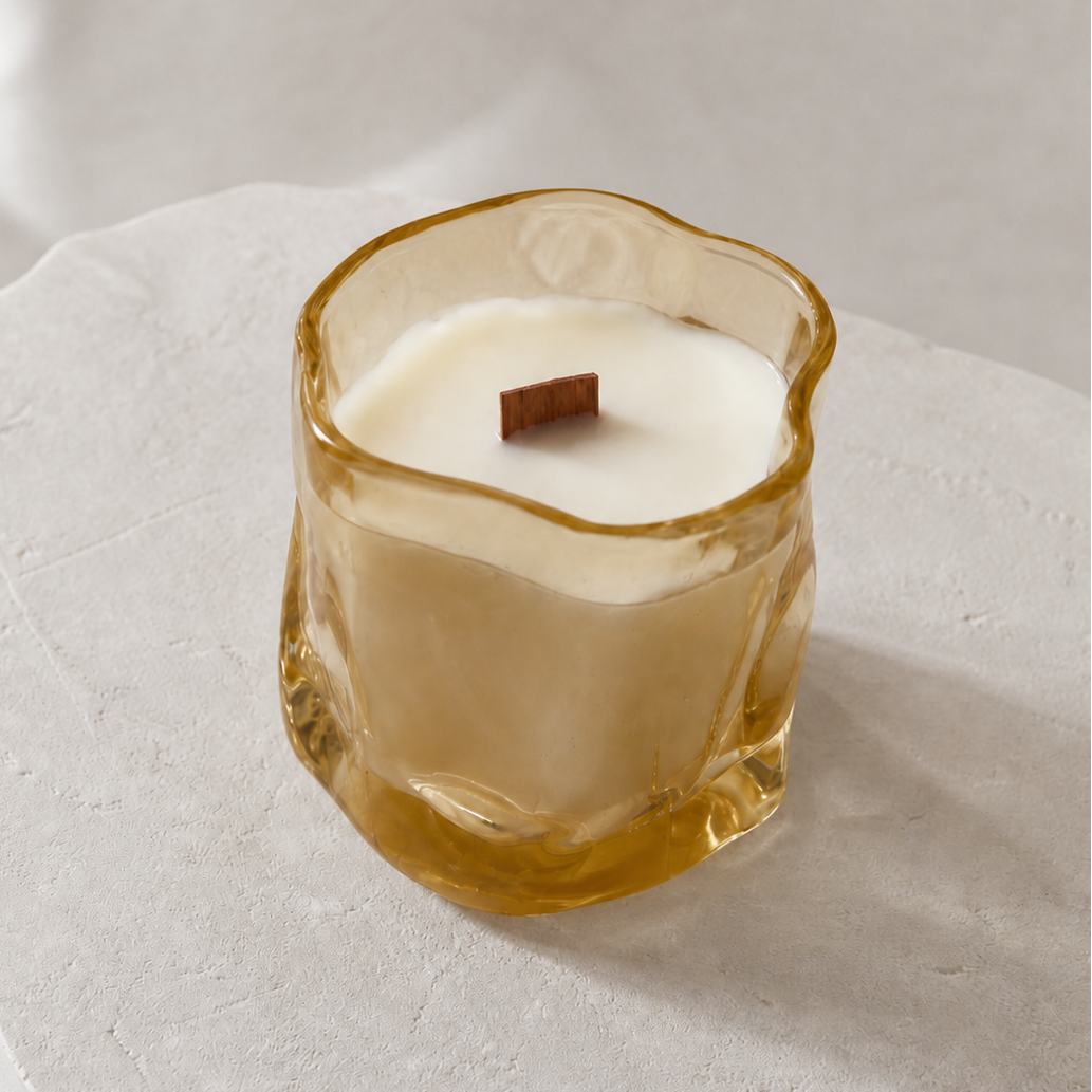 Vela aromática de soja en cristal irregular ámbar de 130 g vista superior