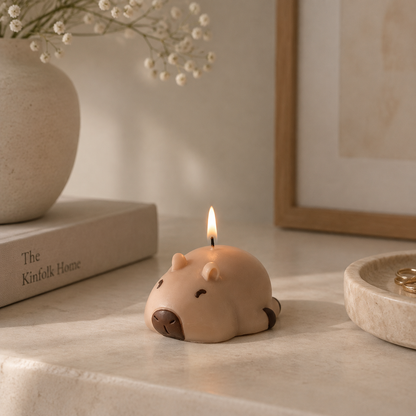 Vela Capibara en ambiente decorativo de hogar