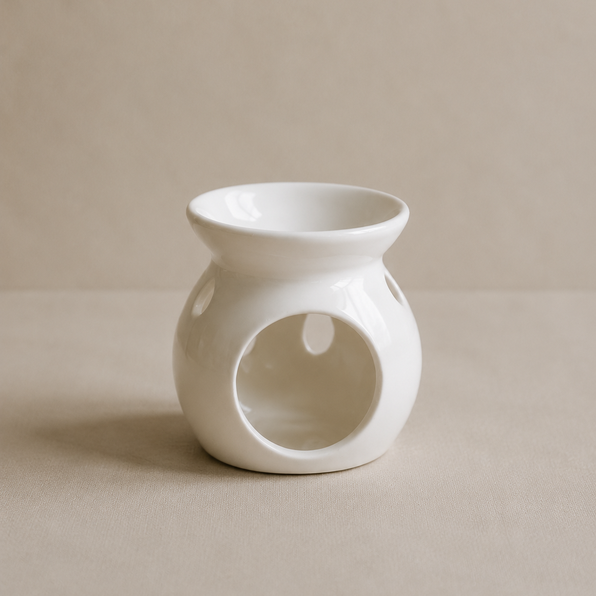 Quemador blanco para wax melts de cerámica vista frontal