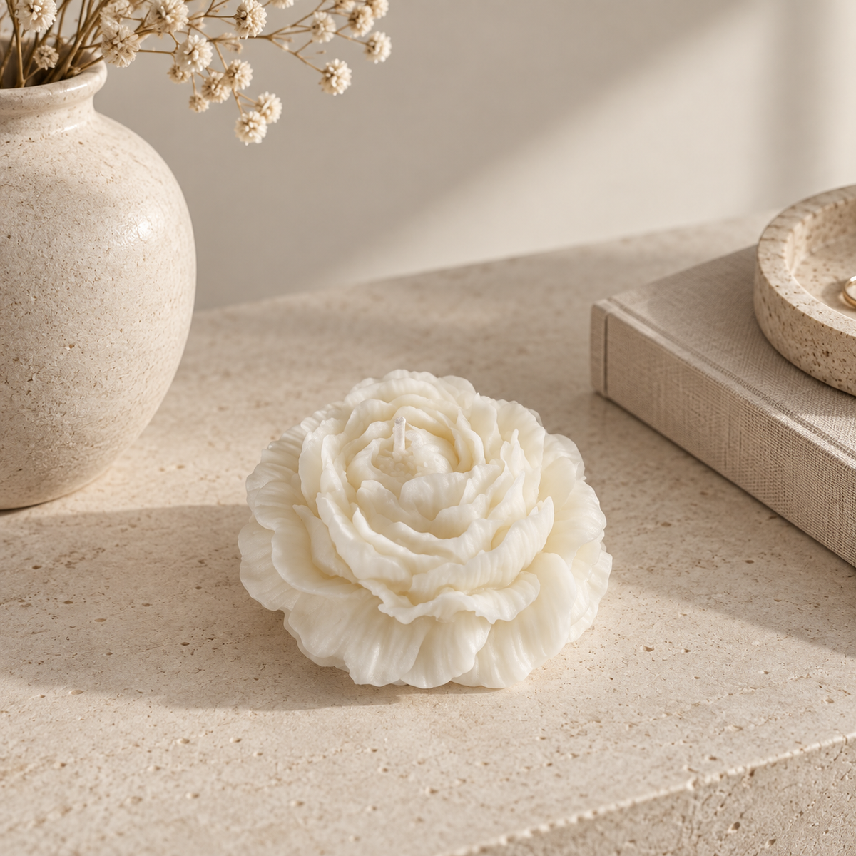 Vela decorativa Peonía en ambiente minimalista