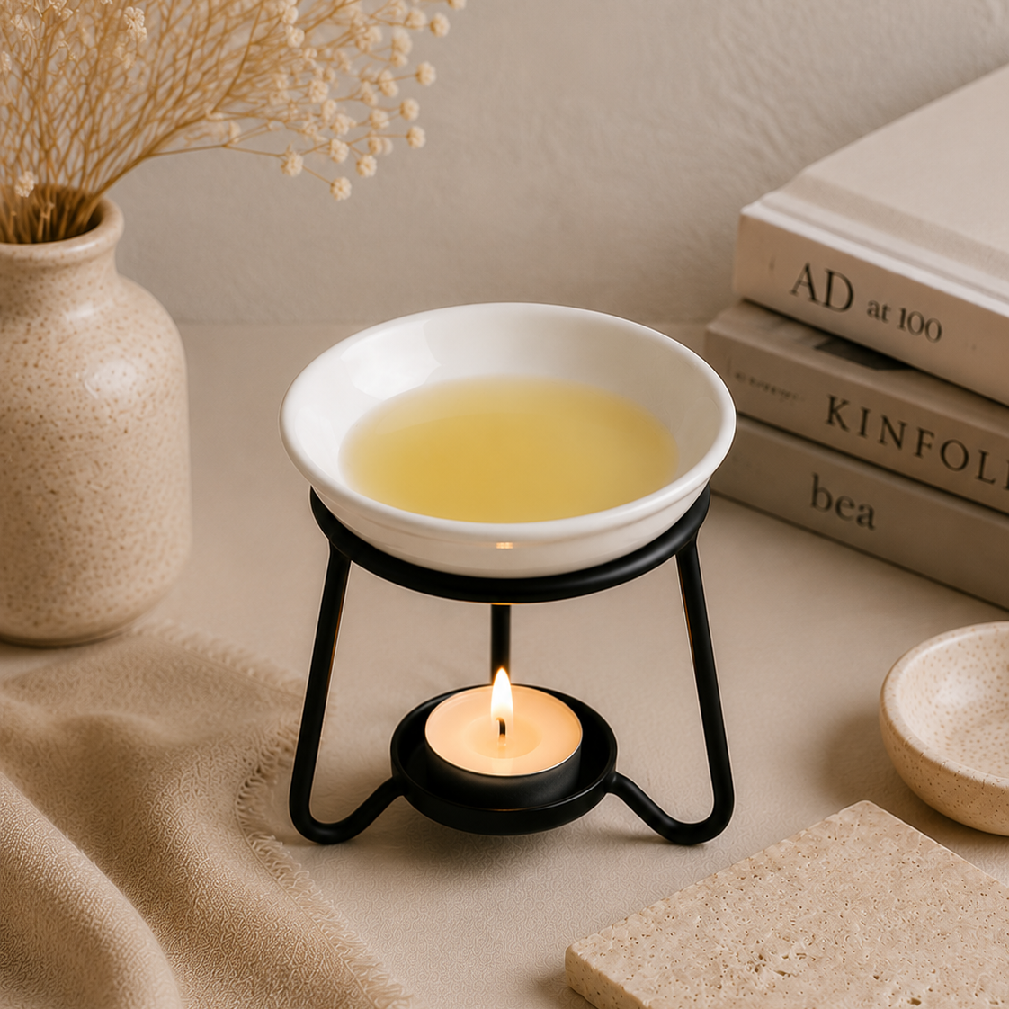 Quemador negro para wax melts en uso con cera fundida y vela de té